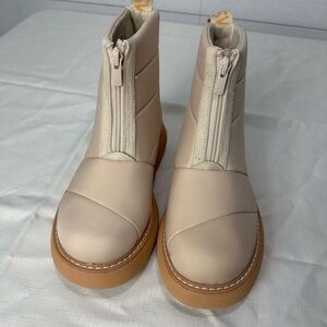 NWT TOMS Reprieve Mallow Puffer Boots Cream Size 7